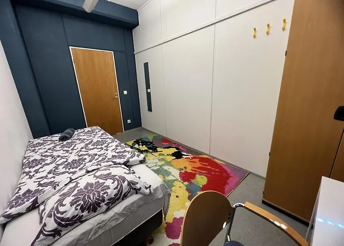 Office House Services 211 Vandrarhem